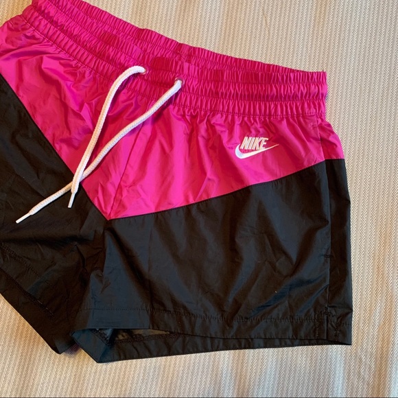 Women’s Nike shorts - Picture 2 of 4